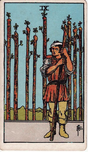 Κάρτα ταρώ Εννέα Ράβδων (Nine of Wands) - Rider-Waite